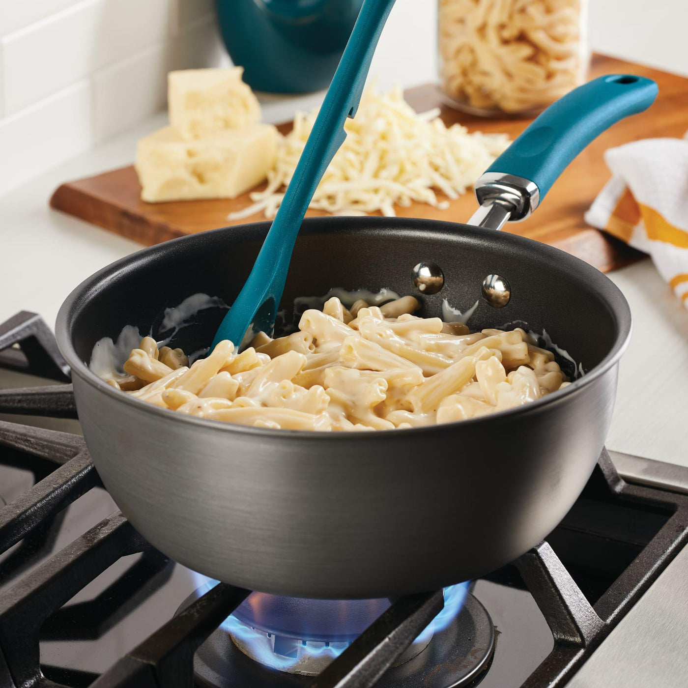 Cookware Hard Anodized 3-Quart Covered Saucier