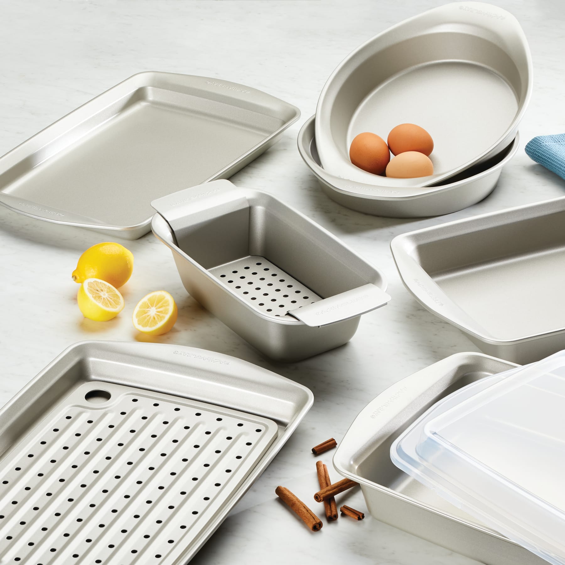 Bakeware Covered Cake Pan & Baking Sheet Set